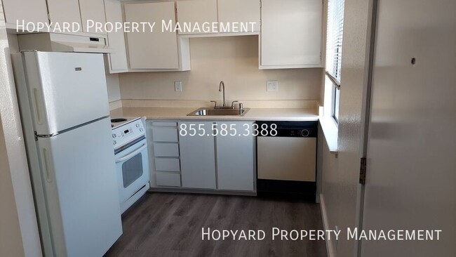 Building Photo - 5155 Arden Way Unit 4