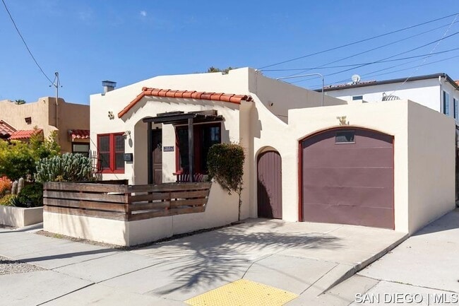 Building Photo - 2864 Monroe Ave Rental