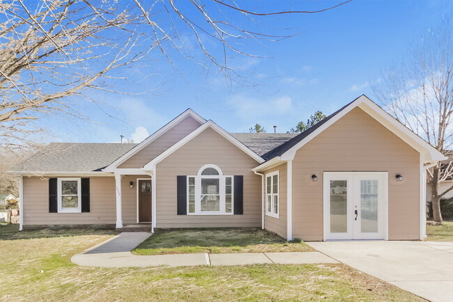 Photo - 2808 Faircroft Way