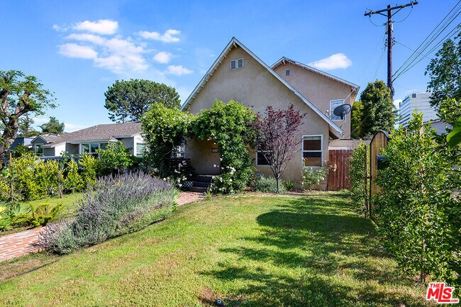 Building Photo - 15242 La Maida St
