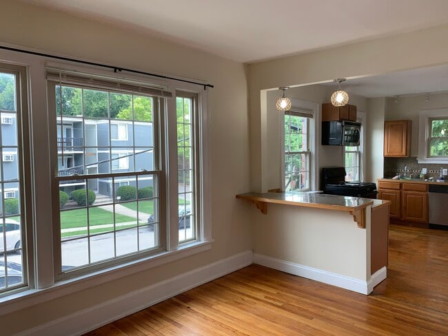 Photo - 931 Nassau St Unit 1
