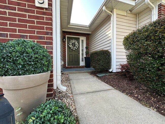 Photo - Room in House on Sunburst Ln