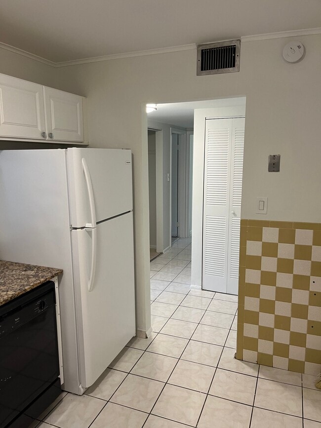Photo - 4304 NW 9th Ave Unidad 1-A
