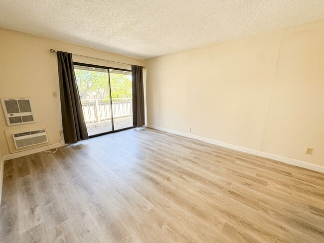 Photo - 101 Kinross Dr Unidad 3