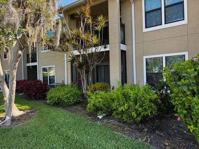 Front - 4045 Crockers Lake Blvd Unit 2215