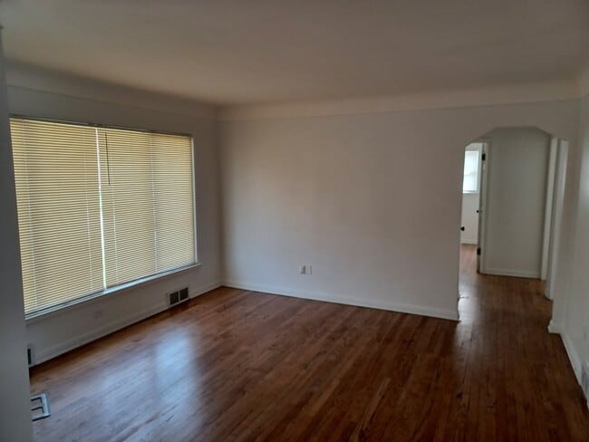 Photo - 9814 Quandt Ave