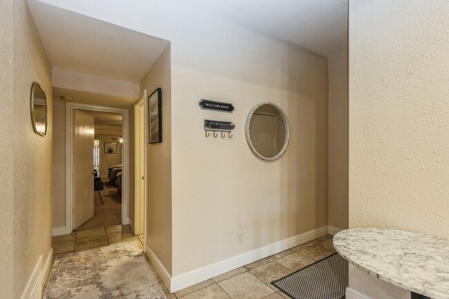 Photo - 1111 W 46th St