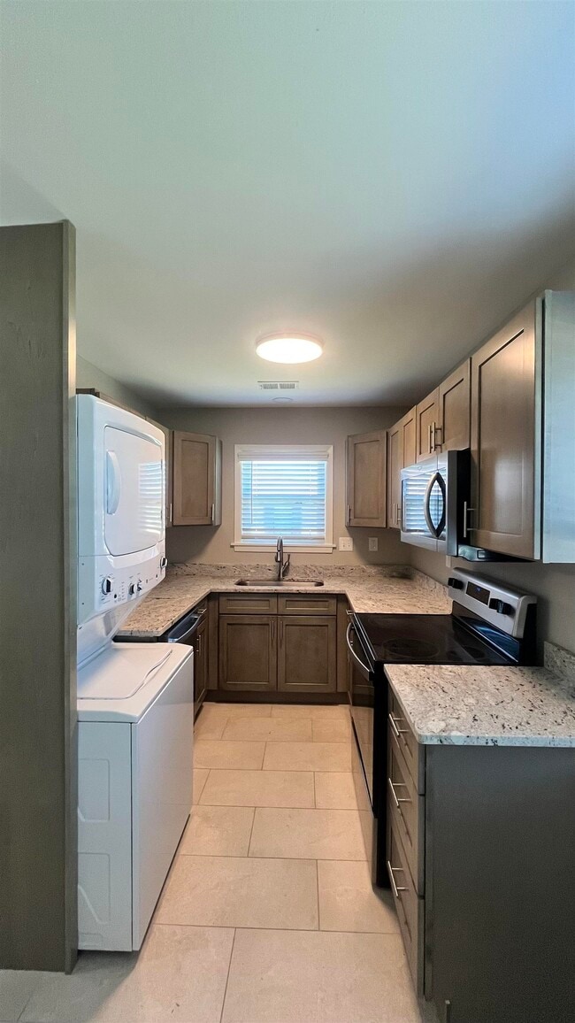 Photo - 121 West St