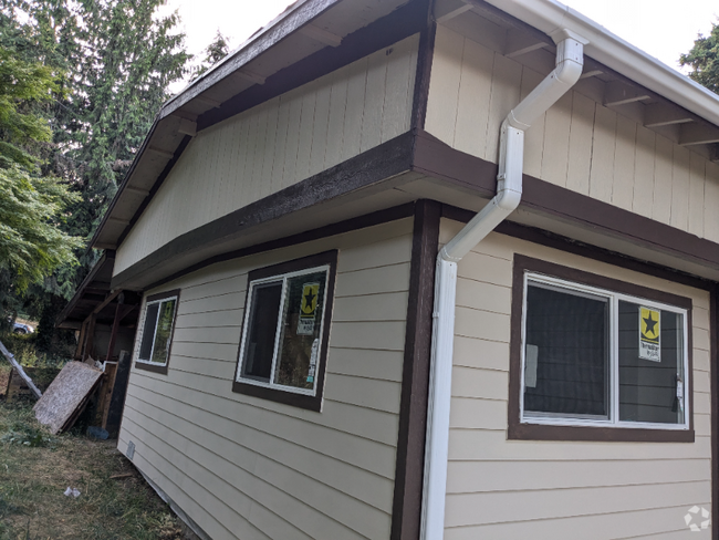 Building Photo - 605 S 207th St Rental