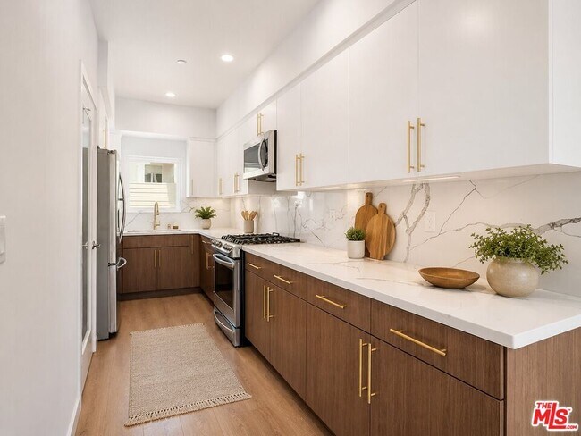 Photo - 2115 Beachwood Terrace
