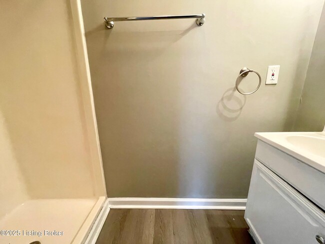Photo - 110 W Oak St Unit 3