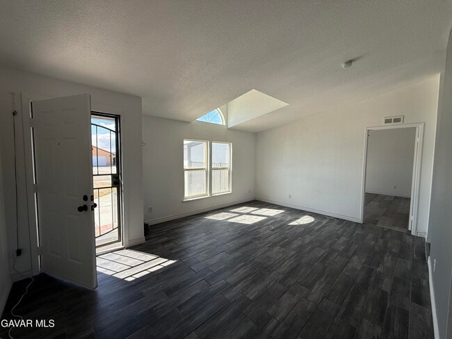 Photo - 1365 Richfield Ave