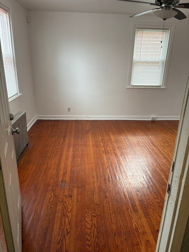Building Photo - 1621 Murdoch Rd Unit 1 Rental