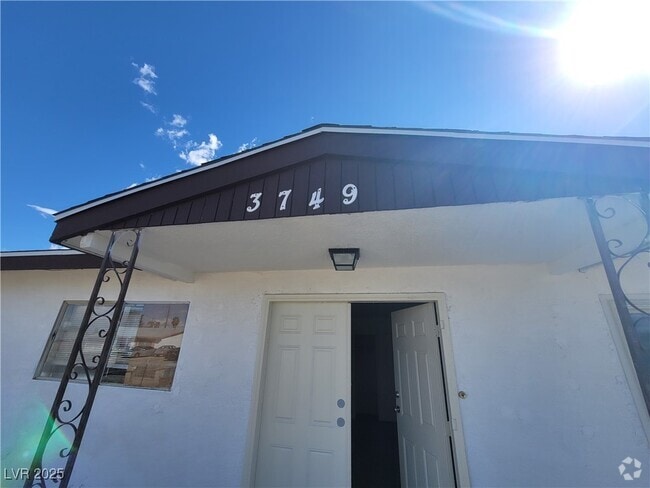 Building Photo - 3749 Ponderosa St Rental