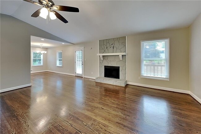 Photo - 3777 Junction Dr NW