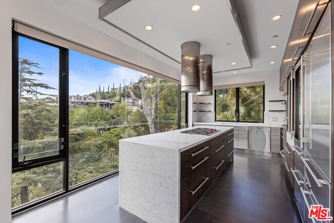 Photo - 8460 Harold Way