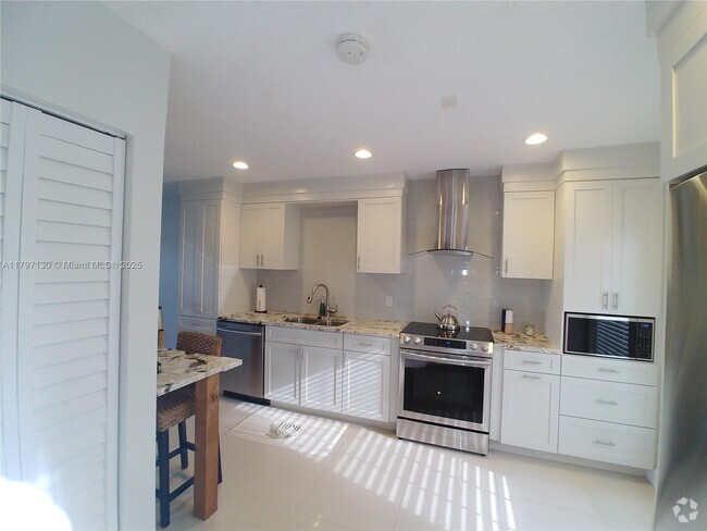 Building Photo - 9169 SE Riverfront Terrace Unit M Rental