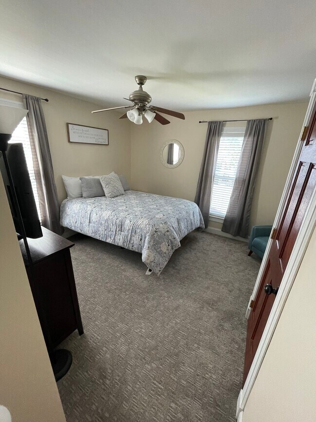 3rd bedroom - 124 E Front St