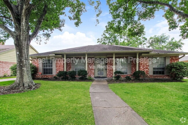 Building Photo - 16411 Clearcrest Dr Rental