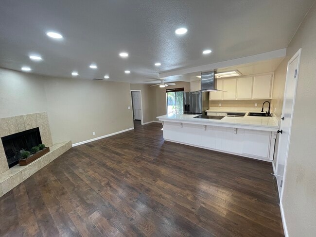 Photo - 5232 Simone Pl