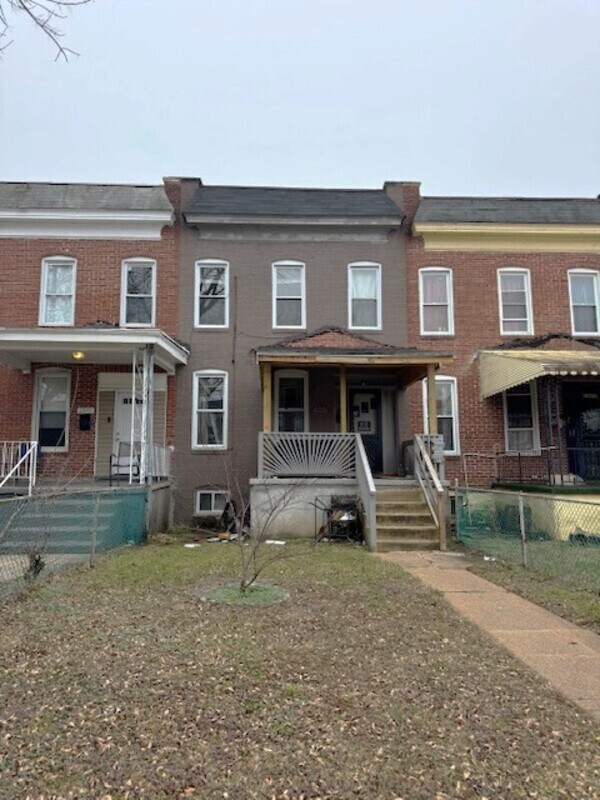 2843 W Garrison Ave