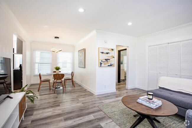 1BR, 1BA - 650SF