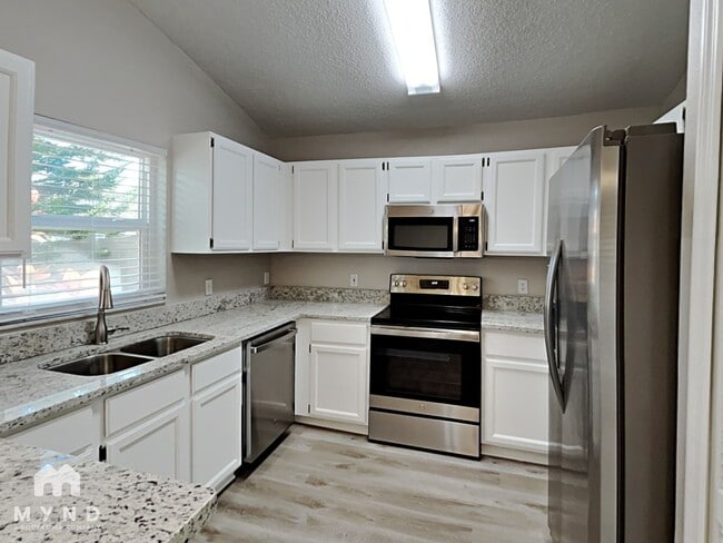 Photo - 915 River Wind Ave