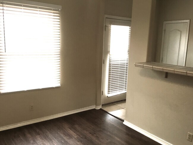 Photo - 3309 Zia St NE