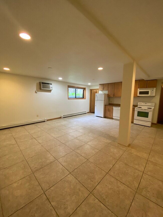 Photo - 22 N Hancock St