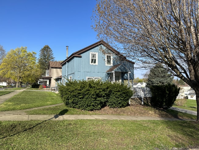 Photo - 111 Erie St