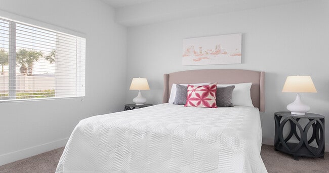 Photo - Milano Lakes