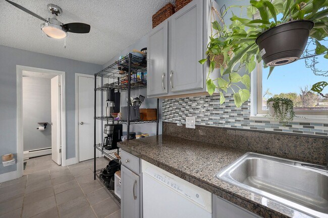 Photo - University Hills 2 bedroom and 1.5 Bath Unidad 205