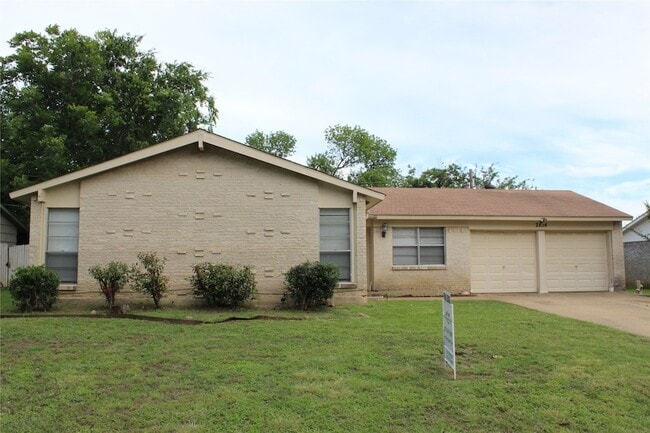 Building Photo - 2834 Hollandale Ln