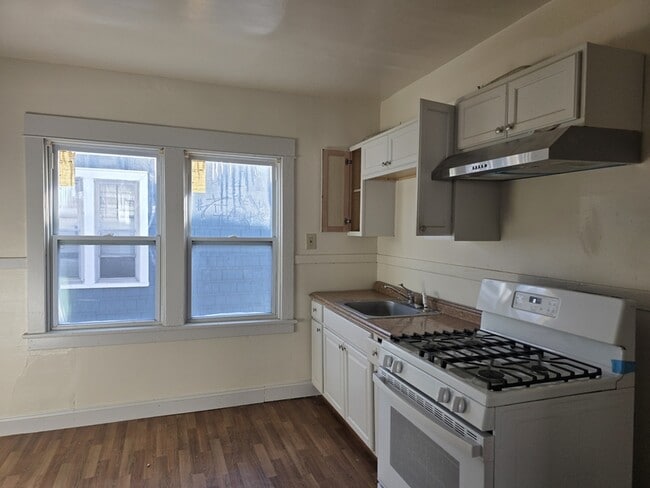 Photo - 265 Lisbon Ave Unit #2