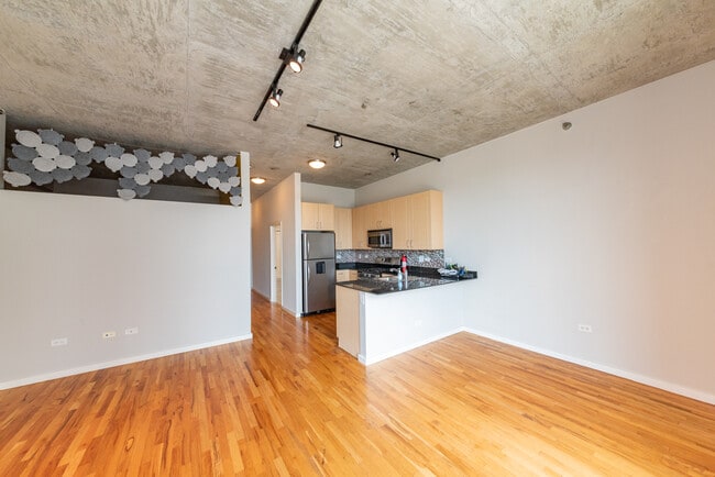 Building Photo - 1620 S Michigan Ave Unit 825