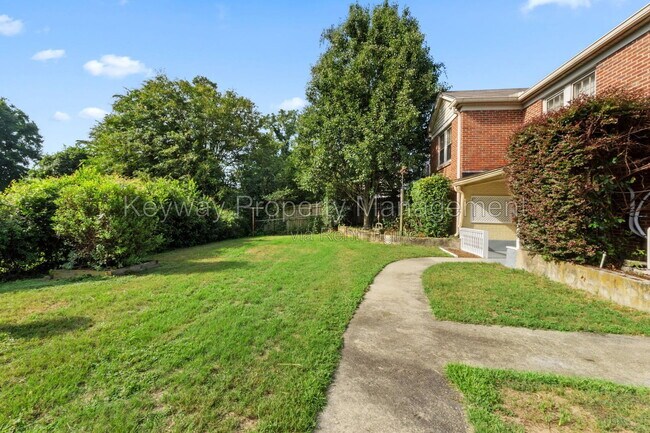 Photo - 1422 Heard Ave
