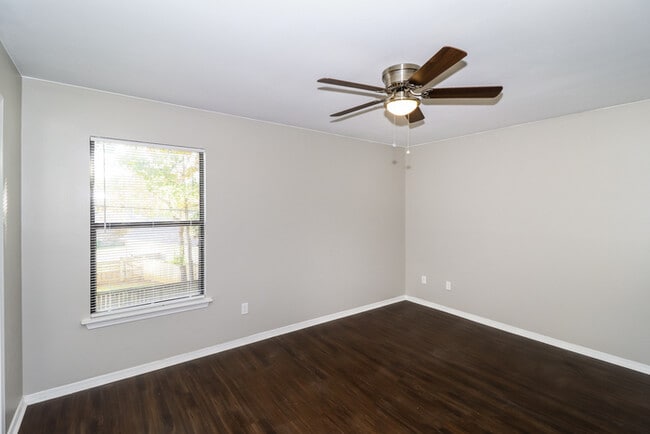 Photo - 1919 Calgary Trail