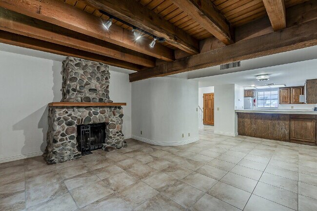 Photo - 1028 S Ash Ave Unit Apt 4