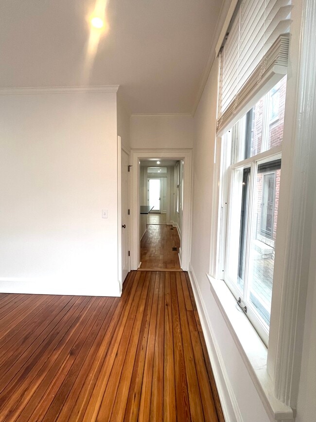 Photo - 672 Mohawk St