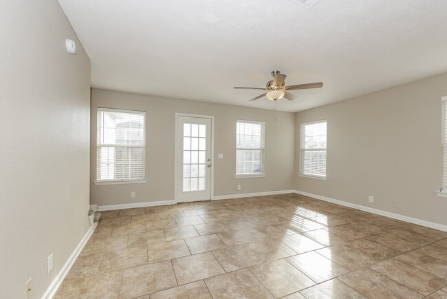 Photo - 975 Evie Ann Ln