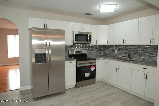 Photo - 2947 W 45th St