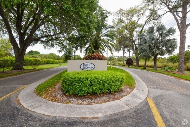 Building Photo - 55+ community 1 BED 1 BATH in Vista St. Lu... Unit 204 Rental