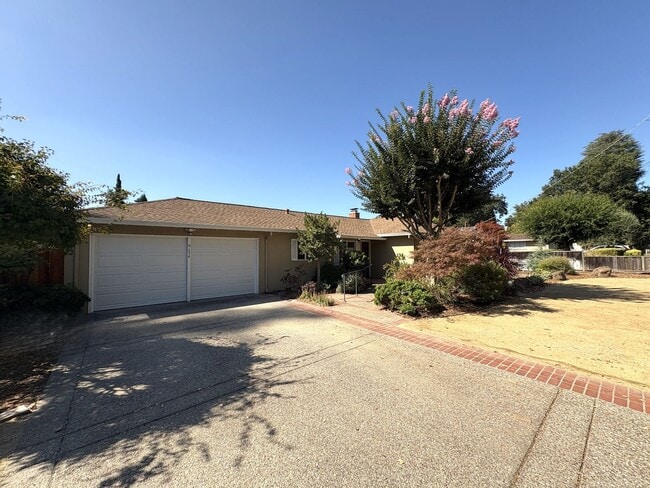 Building Photo - Modern Oasis in the Heart of Los Altos – U... Rental