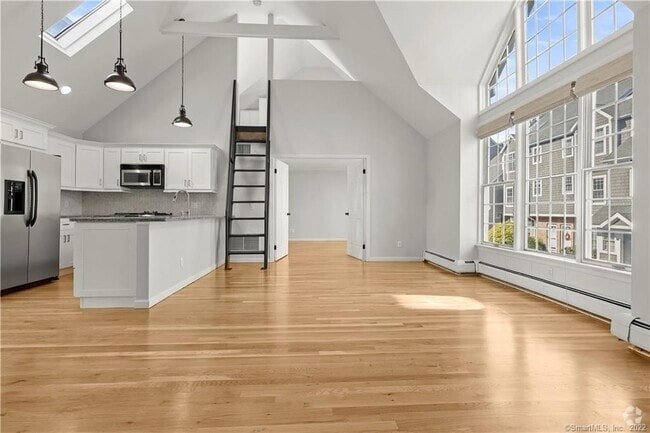 Building Photo - 94 Southfield Ave Unit 702 Rental
