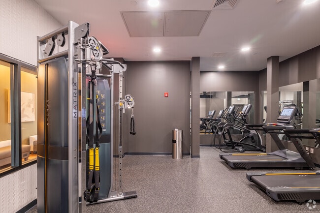 Gimnasia - Residences at Hadley Falls