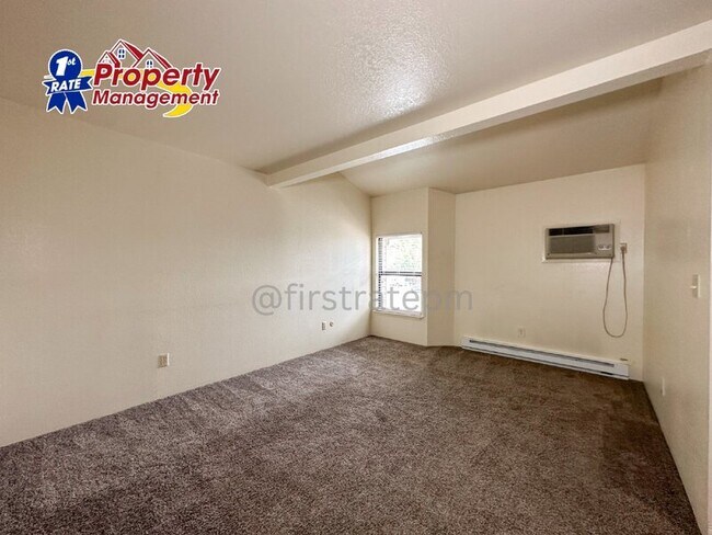 Photo - 1681 N Laurel St Unidad #201
