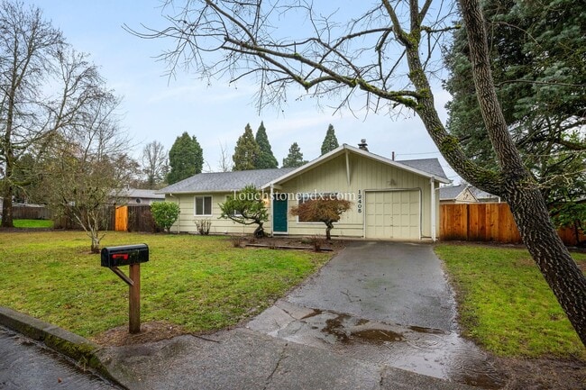 Photo - Bright 3 Bedroom Home with Fenced Backyard in Tigard