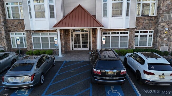 102 E Elizabeth Ave