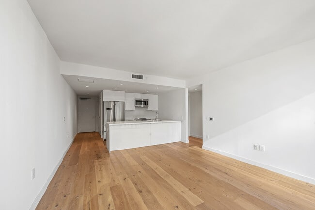 Photo - 1001 Queen St Unit 2605
