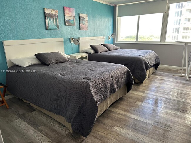 Building Photo - 19201 Collins Ave Unit 1027